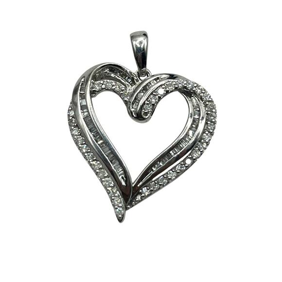 10K White Gold & Diamond Heart Pendant (13709) - Picture 1 of 6